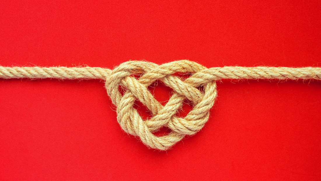 A rope knotted into the shape of a heart.